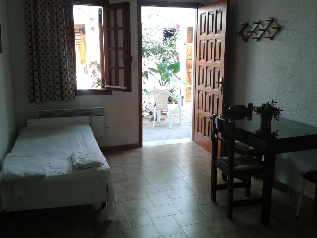 Pantazis Studios Aegina Rum bild